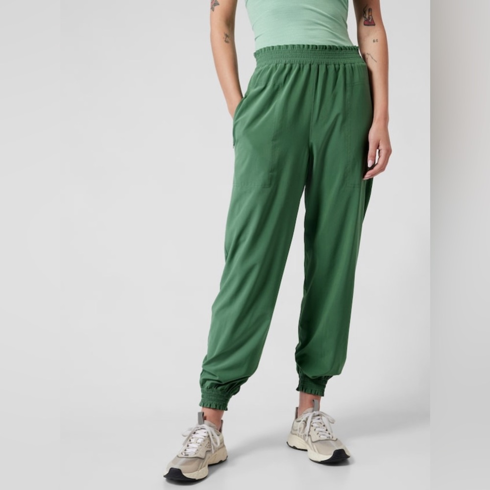 NWT Athleta Savannah Jogger Vineyard Green RARE | Sold Out
